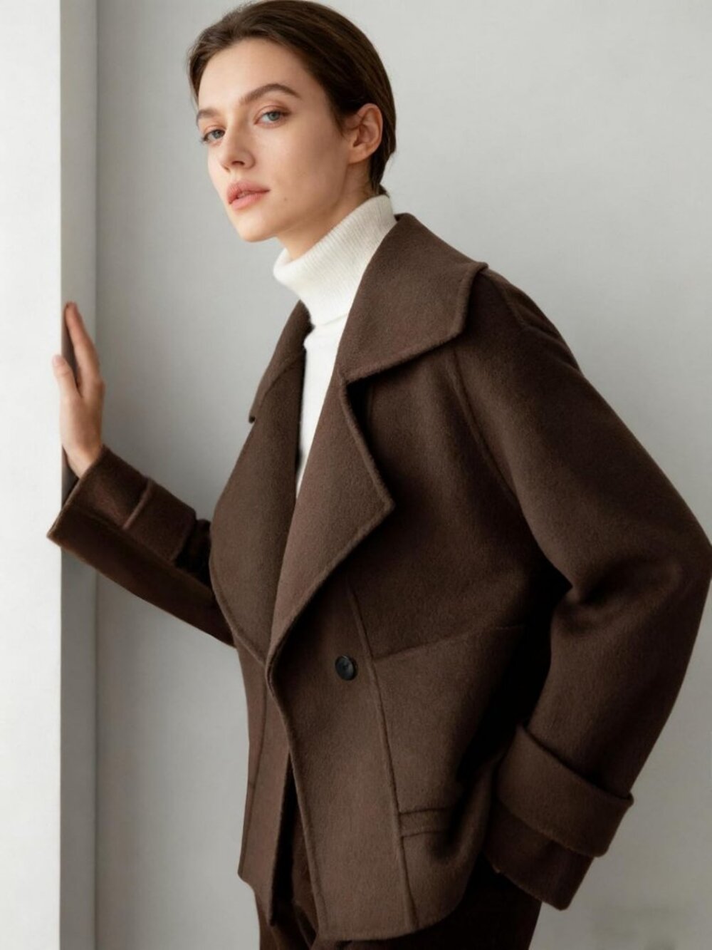 Chic Women's Short Wool Pea Coat with Notched Lapel, Cropped Design & Pockets - Picture 7 of 7